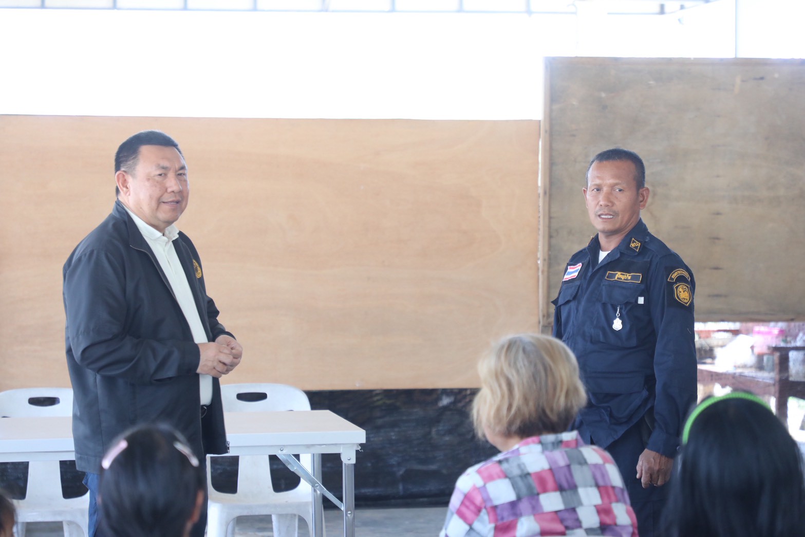 title - เลขาฯ ส.ป.ก. รุดให้กำลังใจพี่น้องเกษตรกรในเขตปฏิรูปที่ดินพื้นที่ชายแดนอุบลฯ ใกล้จุดสู้รบเพียง 7 กม.